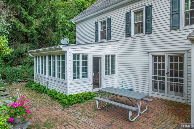 1687 County Rd 565, Wantage NJ 07461-4809 exterior