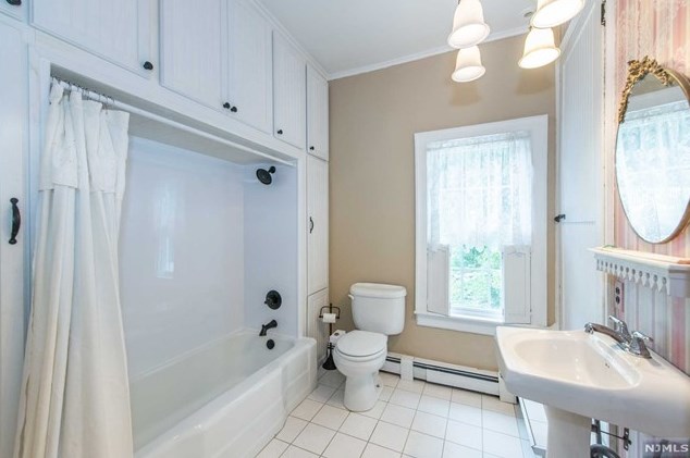 1687 County Rd 565, Wantage NJ 07461-4809 exterior