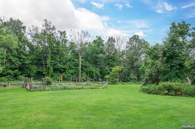 1687 County Rd 565, Wantage NJ 07461-4809 exterior