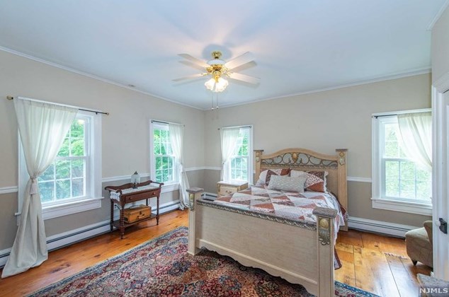 1687 County Rd 565, Wantage NJ 07461-4809 exterior