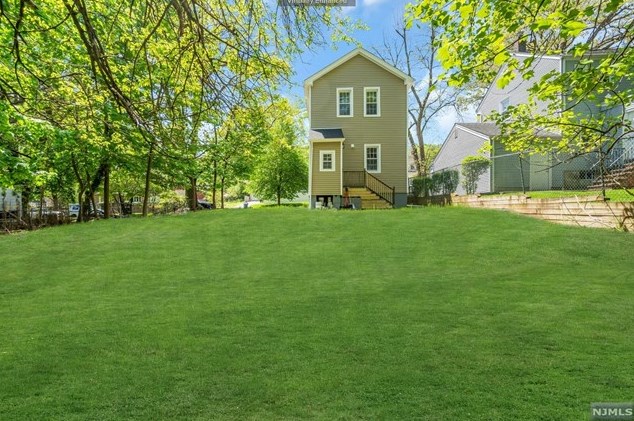 155 Fairview Ave, Teaneck NJ 07666-5931 exterior