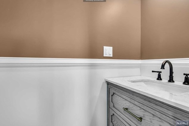 155 Fairview Ave, Teaneck NJ 07666-5931 exterior