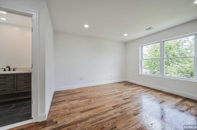 48 Garwood, Outwater NJ 07026-3524 exterior