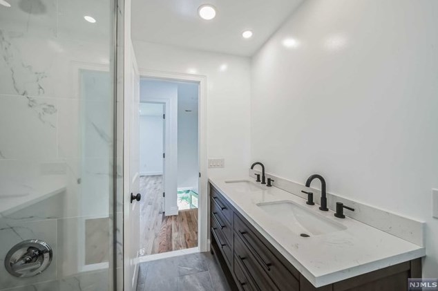 48 Garwood, Outwater NJ 07026-3524 exterior