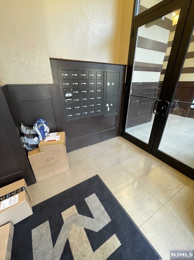 2001 Hudson Ter, West Fort Lee NJ 07024-7306 exterior