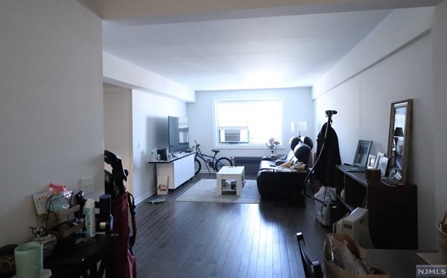 2195 Central Rd, West Fort Lee NJ 07024-7500 exterior