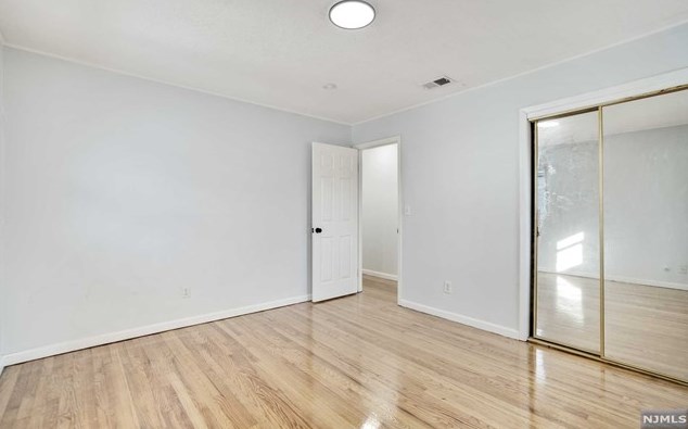 33 Terrace Ave, Hasbrouck Heights NJ  07604-2426 exterior