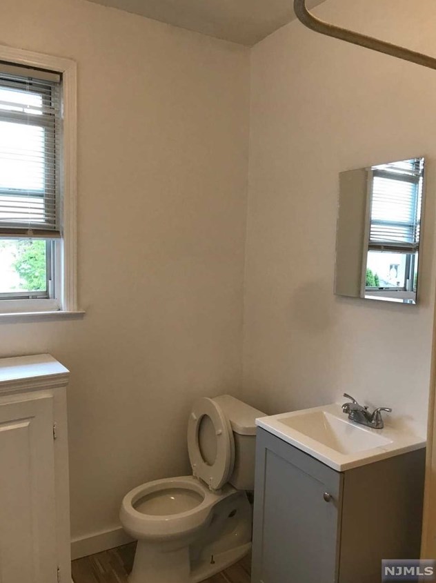 427 Lincoln Ave, Cliffside Park NJ  07010-1821 exterior