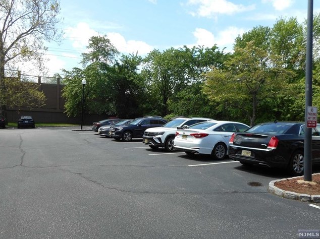 165 River Rd, Clifton NJ  07014-2012 exterior