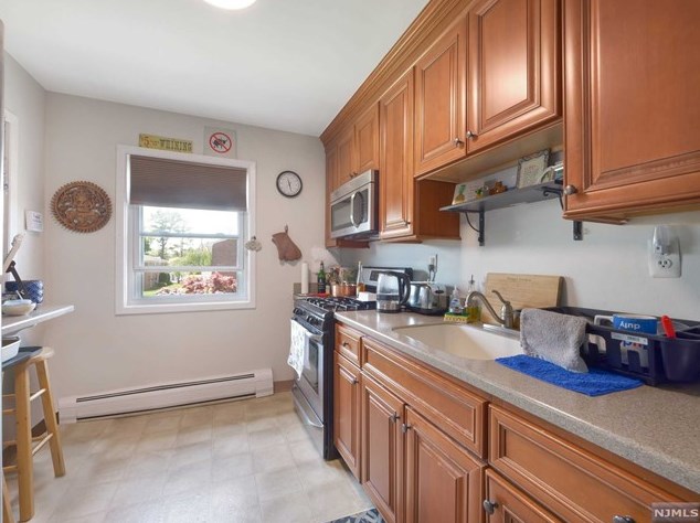 15 2b Knox Ter, Wayne NJ 07470-7949 exterior