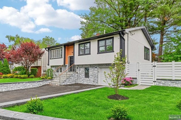 494 River Rd, Bogota, NJ 07603