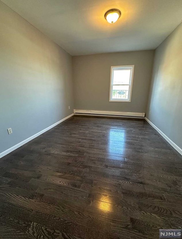 2 Hilliard Ave, Edgewater NJ  07020-1232 exterior