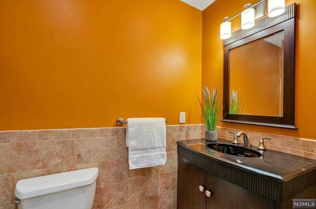 44 Allison Way, Emerson NJ 07630-1829 exterior