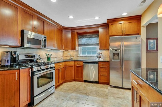 44 Allison Way, Emerson NJ 07630-1829 exterior