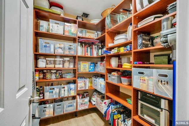 44 Allison Way, Emerson NJ 07630-1829 exterior