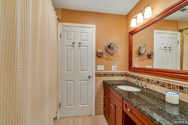 44 Allison Way, Emerson NJ 07630-1829 exterior