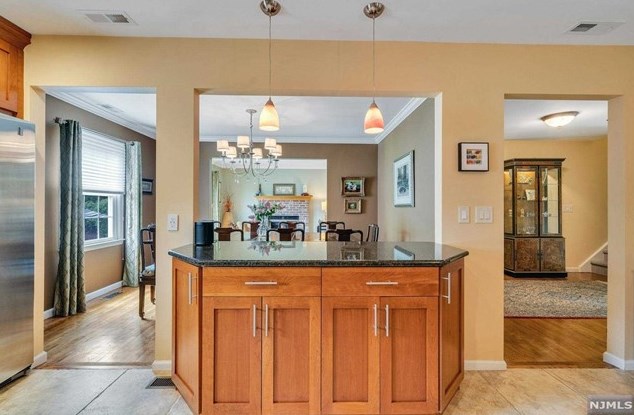 44 Allison Way, Emerson NJ 07630-1829 exterior