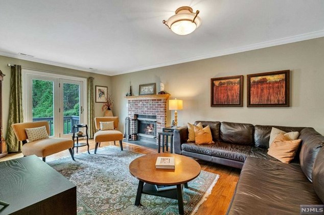 44 Allison Way, Emerson NJ 07630-1829 exterior