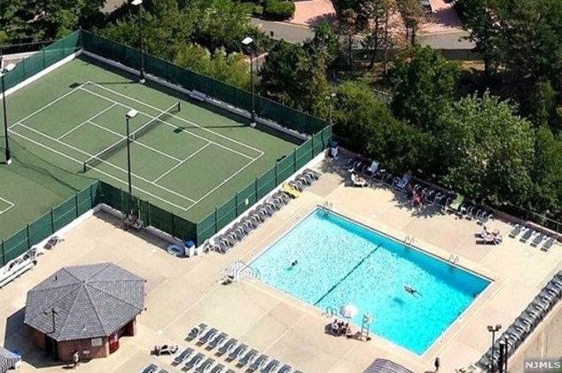 300 Winston Dr, Cliffside Park NJ 07010-3237 exterior