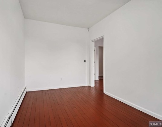 1111 Farm Rd, Secaucus NJ  07094-4005 exterior