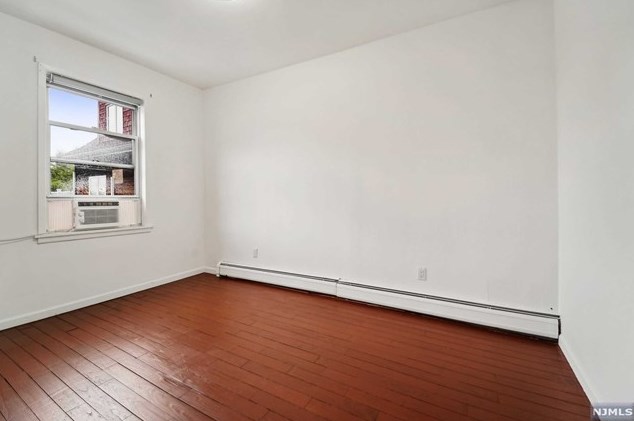1111 Farm Rd, Secaucus NJ  07094-4005 exterior