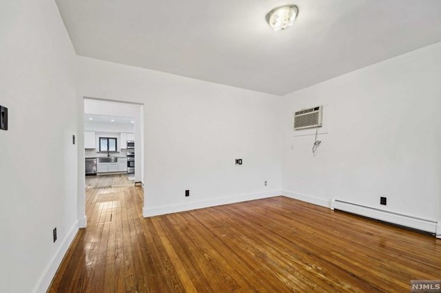 1111 Farm Rd, Secaucus NJ  07094-4005 exterior