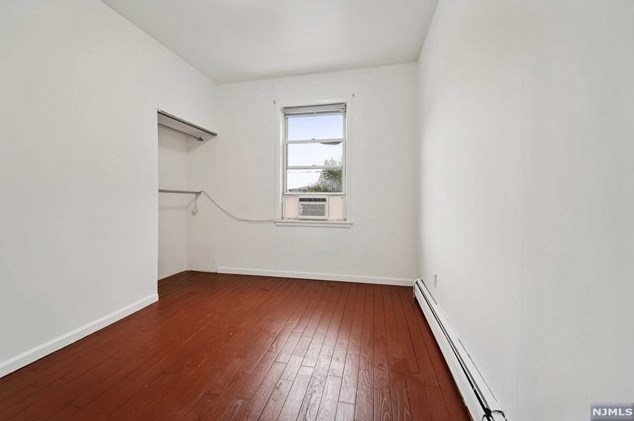 1111 Farm Rd, Secaucus NJ  07094-4005 exterior
