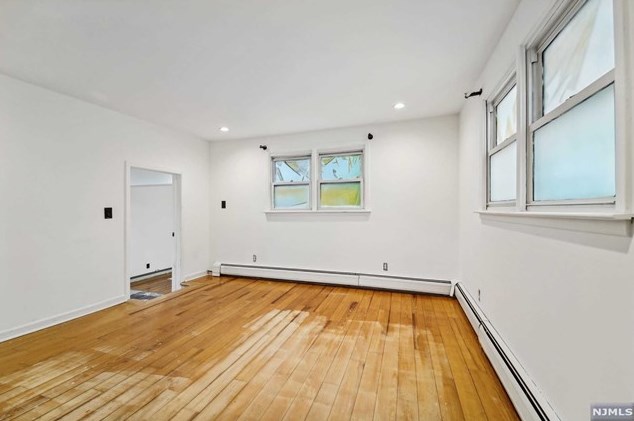 1111 Farm Rd, Secaucus NJ  07094-4005 exterior