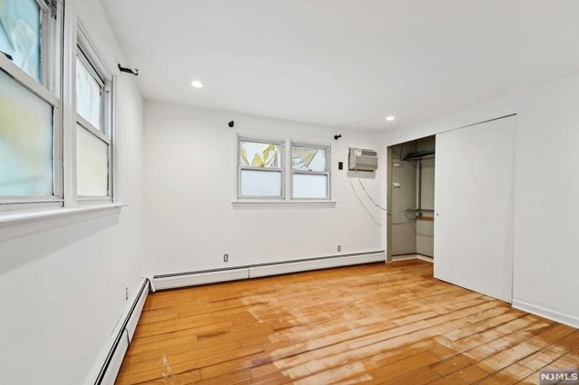 1111 Farm Rd, Secaucus NJ  07094-4005 exterior