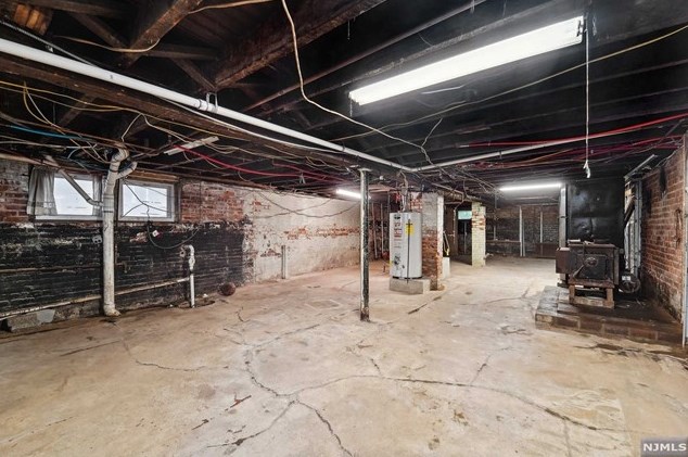1111 Farm Rd, Secaucus NJ  07094-4005 exterior