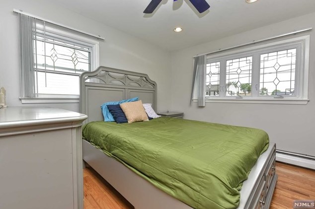 24 Glenn Ct, East Rutherford NJ 07073-1114 exterior