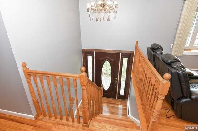 24 Glenn Ct, East Rutherford NJ 07073-1114 exterior