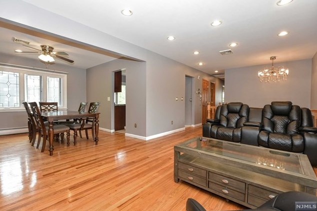 24 Glenn Ct, East Rutherford NJ 07073-1114 exterior