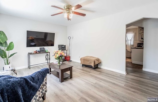 241 Van Buskirk Rd, Teaneck NJ 07666-6361 exterior