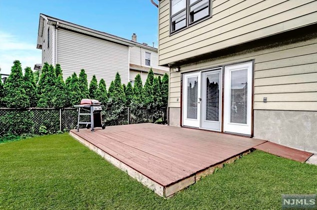 453 Madeline Ave, Outwater NJ 07026-2006 exterior