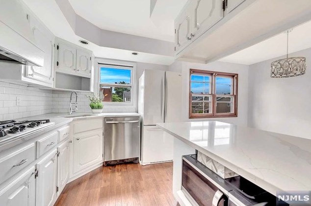 453 Madeline Ave, Outwater NJ 07026-2006 exterior