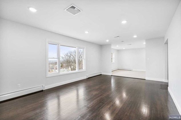 465 5th St, Palisades Park NJ  07650-2317 exterior