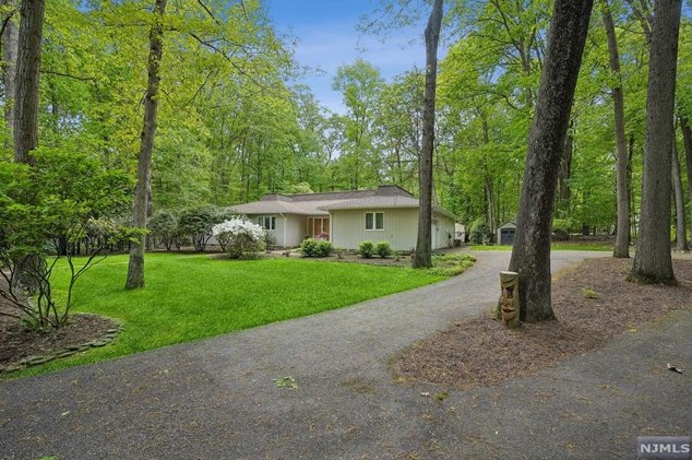 18 Ellsworth Ter, Montvale NJ 07645-2010 exterior