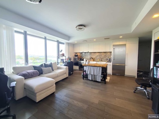 320 Adolphus Ave, Cliffside Park NJ  07010-2704 exterior