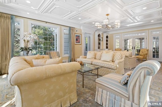 49 Buckingham Rd, Tenafly NJ 07670-3101 exterior