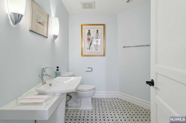 49 Buckingham Rd, Tenafly NJ 07670-3101 exterior