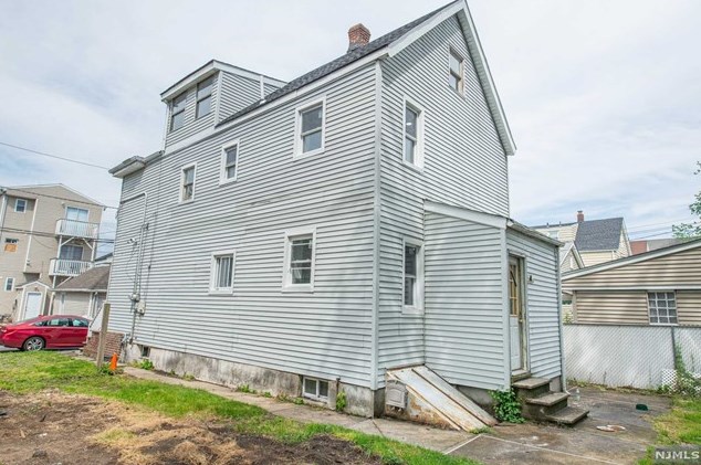 12 Riverside Pl, Outwater NJ  07026-3413 exterior