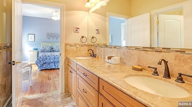 59 Chapel Rd, Mahwah NJ 07430-2842 exterior