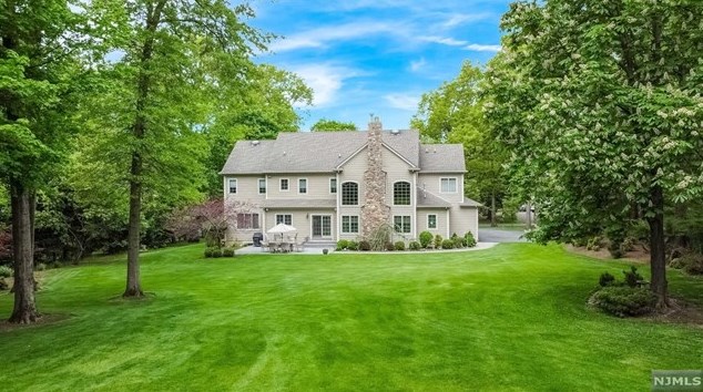 59 Chapel Rd, Mahwah NJ 07430-2842 exterior