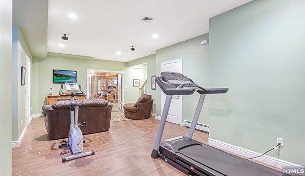 59 Chapel Rd, Mahwah NJ 07430-2842 exterior