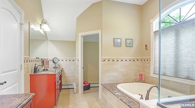 59 Chapel Rd, Mahwah NJ 07430-2842 exterior