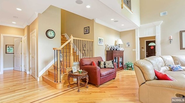 59 Chapel Rd, Mahwah NJ 07430-2842 exterior