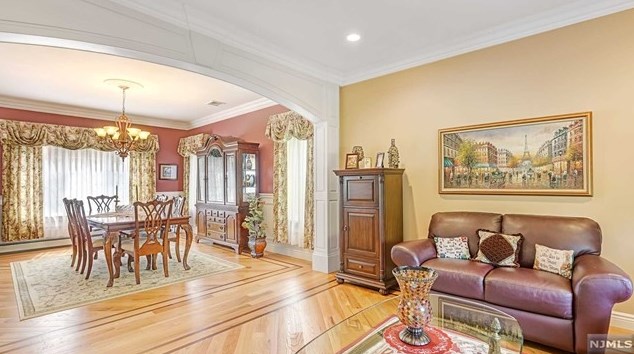 59 Chapel Rd, Mahwah NJ 07430-2842 exterior