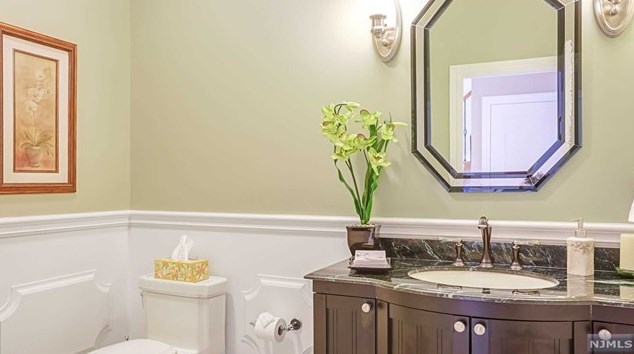 59 Chapel Rd, Mahwah NJ 07430-2842 exterior