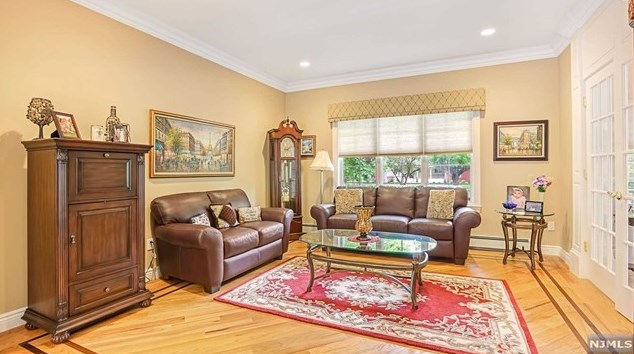 59 Chapel Rd, Mahwah NJ 07430-2842 exterior